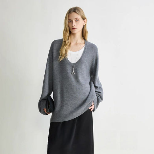 Oversized knitted pullover for women with V-neck and relaxed fit Lune London