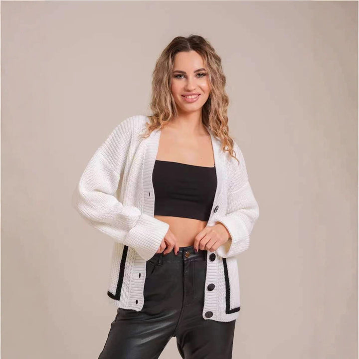 Cardigan en tricot décontracté pour femmes avec poches contrastantes et détail de bouton classique Lune London