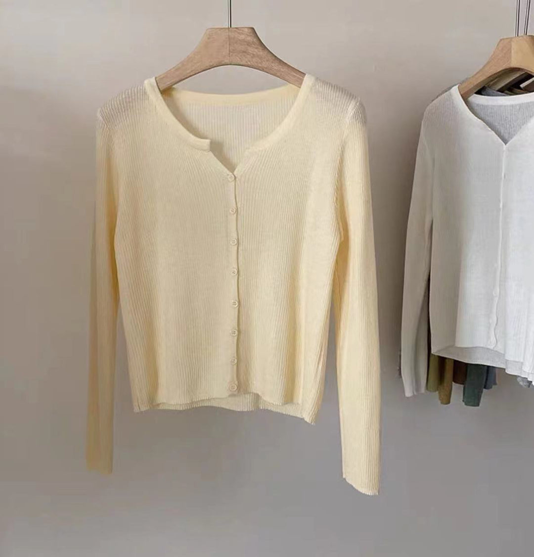 Fitted knit jacket for women with a stylish button closure and a fine ribbed structure Lune London