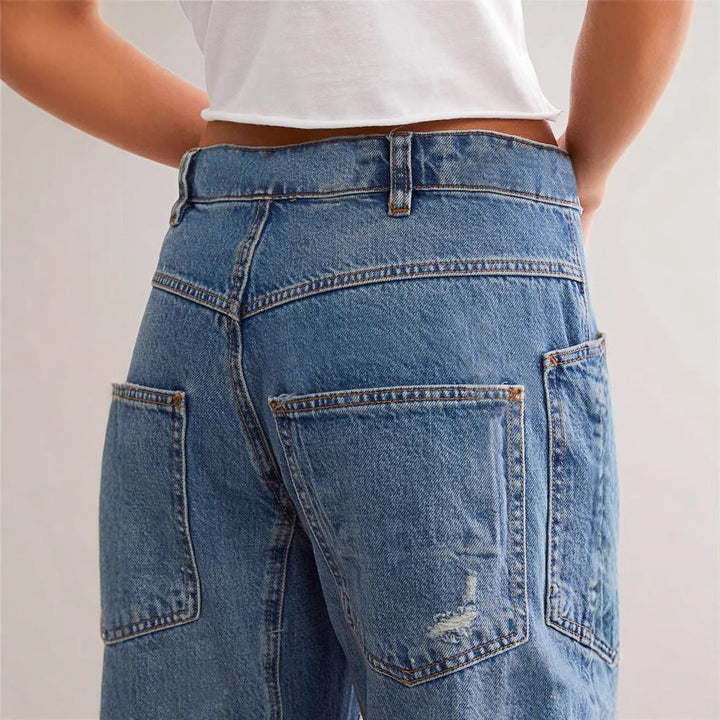 Trendy Mom jeans for women with distressed details and a low cut Lune London
