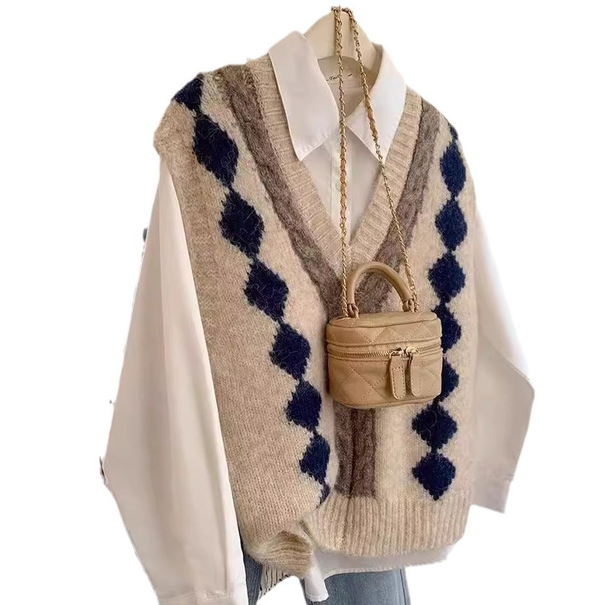 Knit sweater for women with V-neck and geometric pattern Lune London