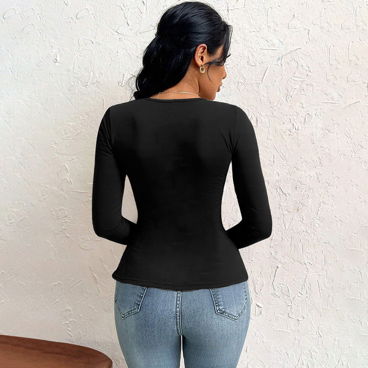 Chemise à manches longues pour femmes avec coupe asymétrique et fronces à la mode Chic & Stil