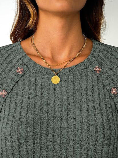 Top en tricot pour femmes avec boutons décoratifs Chic & Stil