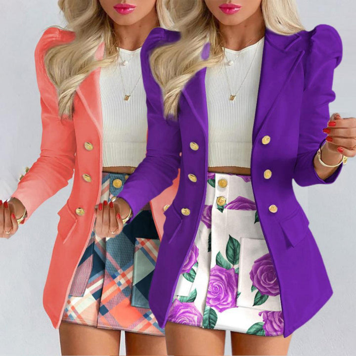 Blazer élégant pour femmes avec des manches bouffantes et des détails de boutons dorés Chic & Stil
