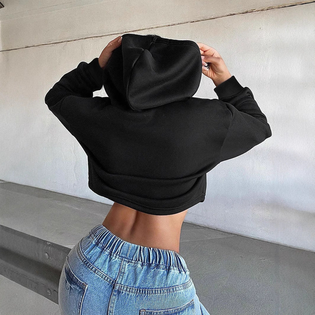 cropped sweatshirt for women with a relaxed fit and a hood Chic & Stil