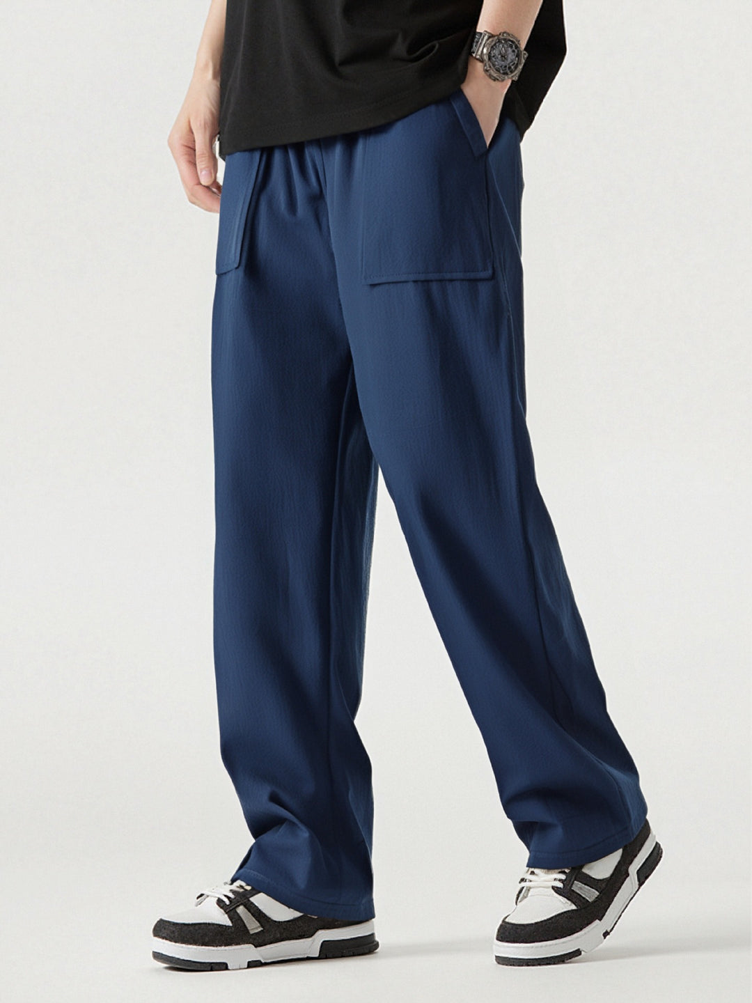 Casual cargo pants for men with practical pockets and elastic waist Lune London