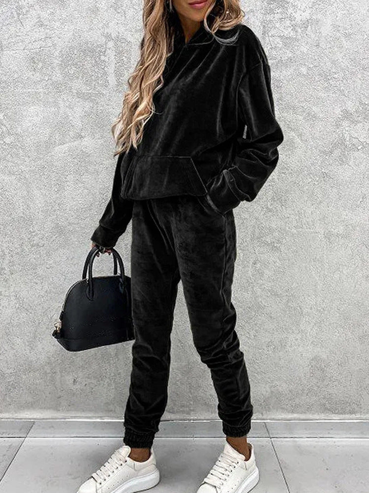 Women's cozy velvet jogging suit with hood and elastic waistband Chic & Stil