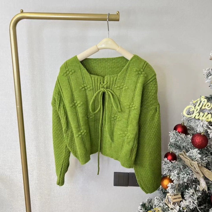 Pull en tricot pour femmes avec un haut à lacets ludique et un design texturé Chic & Stil