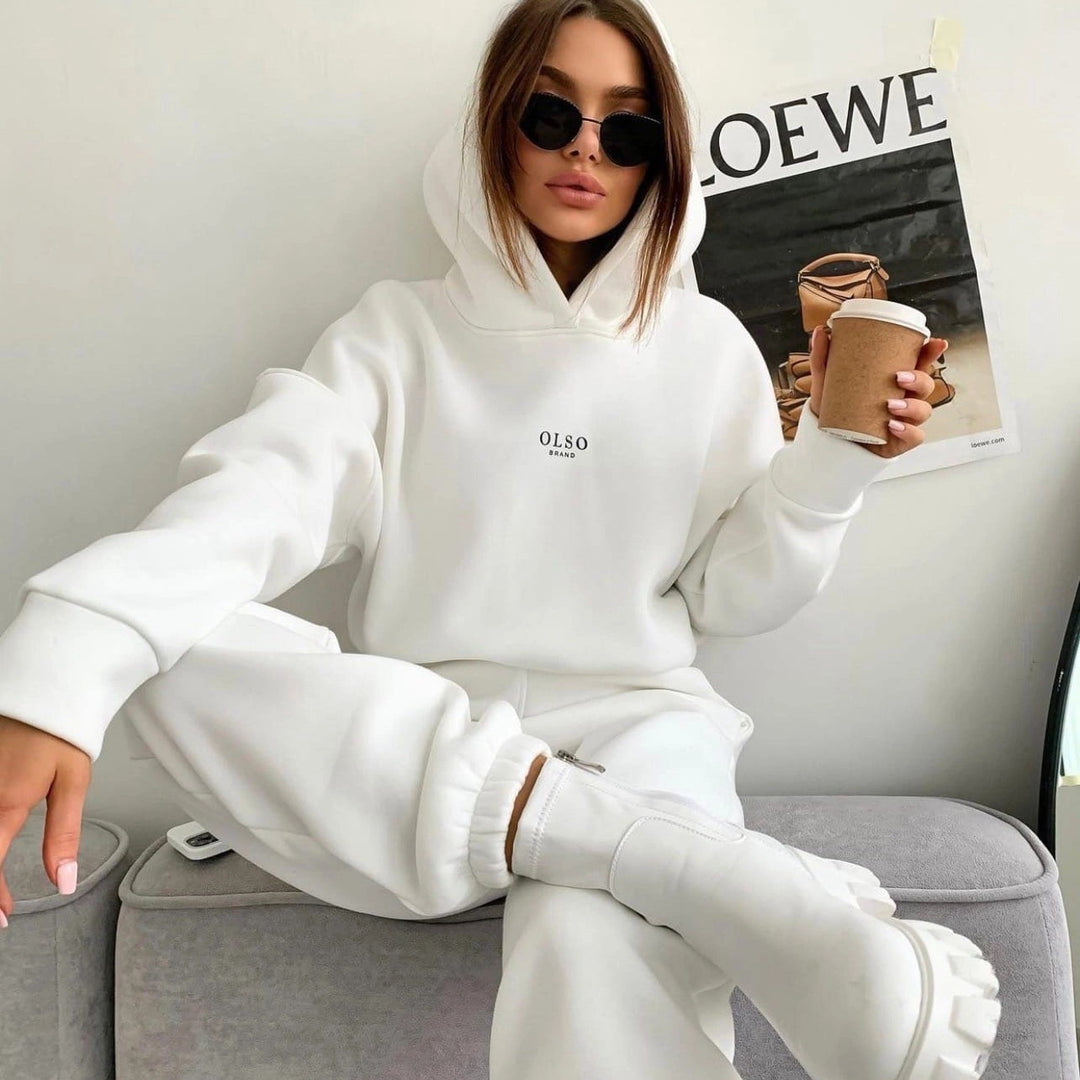 Casual look for women in hoodie and joggers Lune London