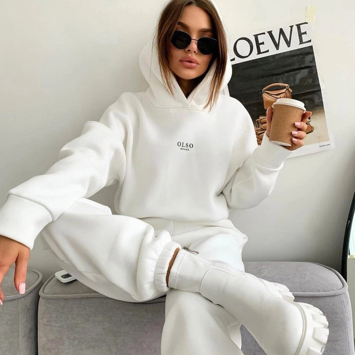 Casual look for women in hoodie and joggers Lune London