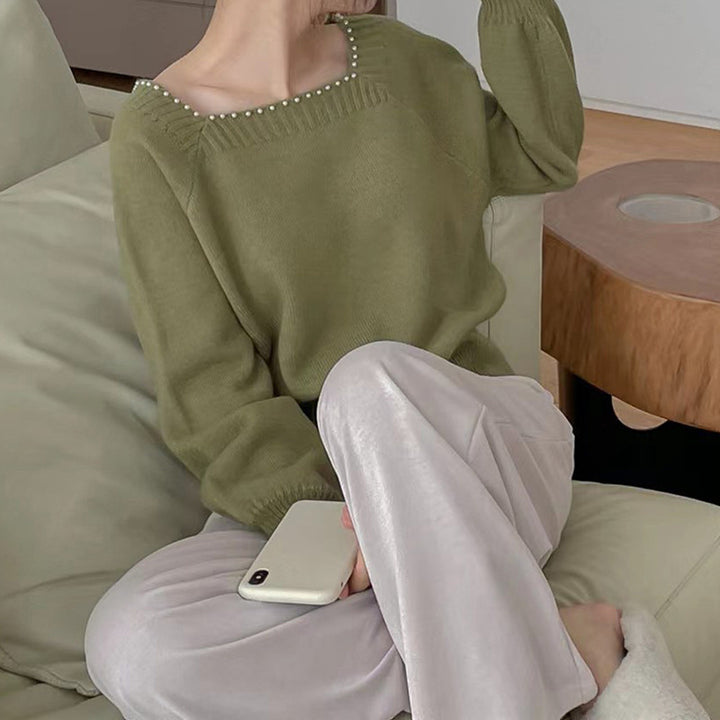 Casual women's sweater with elegant pearl collar Lune London
