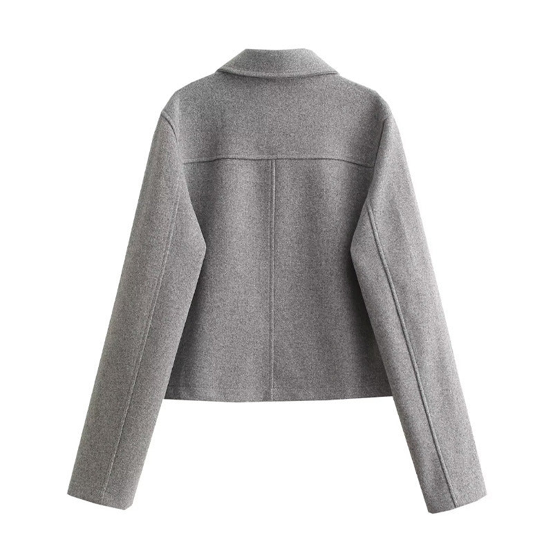 Trendy short jacket for women in structured wool material with practical flap pockets Lune London