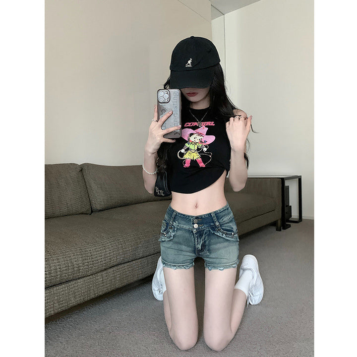 Women’s casual denim shorts with contrasting details and fashionable cut