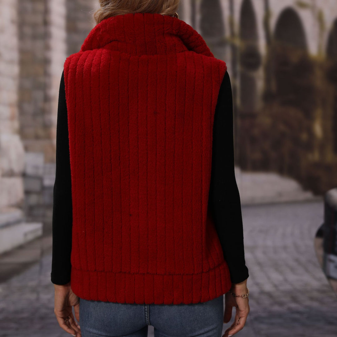 Fleece vest for women with textured material and practical pockets Lune London