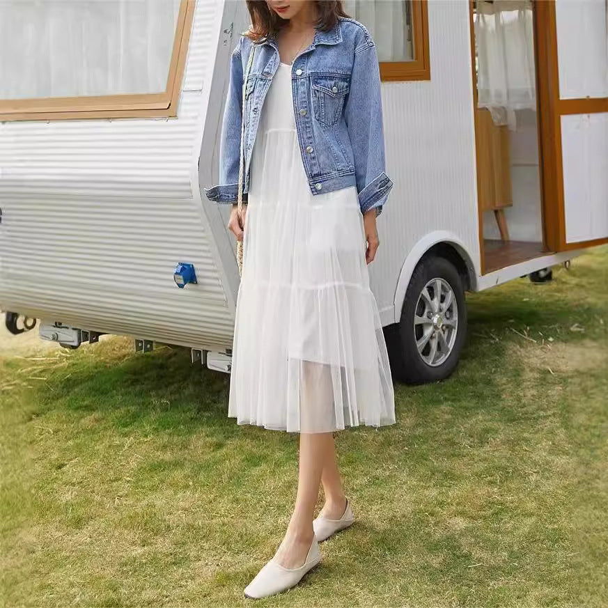 Veste en denim pour femmes avec broderies élaborées de la lettre Chic & Stil
