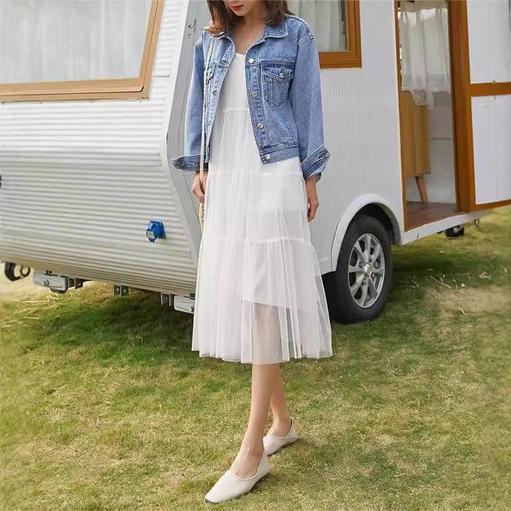 Veste en denim pour femmes avec broderies élaborées de la lettre Chic & Stil