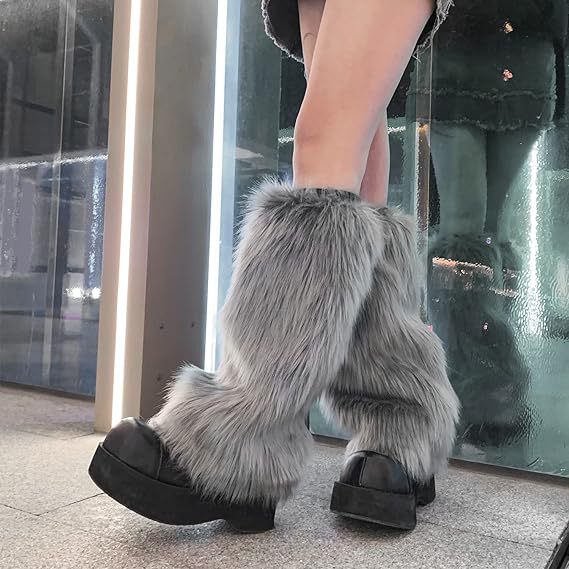 Ladies fashion winter coat with luxurious fur collar and kangaroo pocket Lune London
