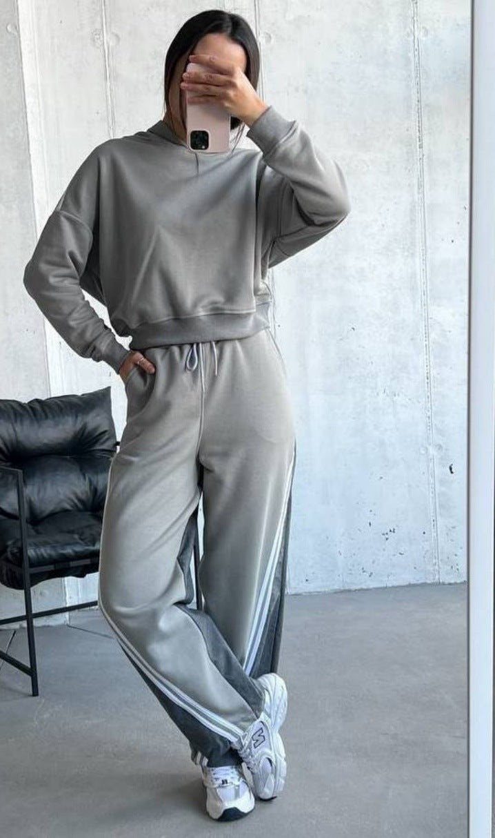 Women Breathable Material Chic and Stylish Hoodie and Jogging Set