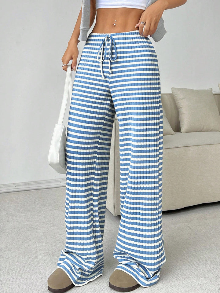 Comfortable and casual leisure pants for women with elastic waistband Lune London