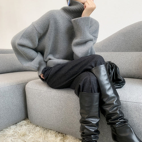 Lune London | Women's turtleneck sweater made of soft knit material with an oversized fit