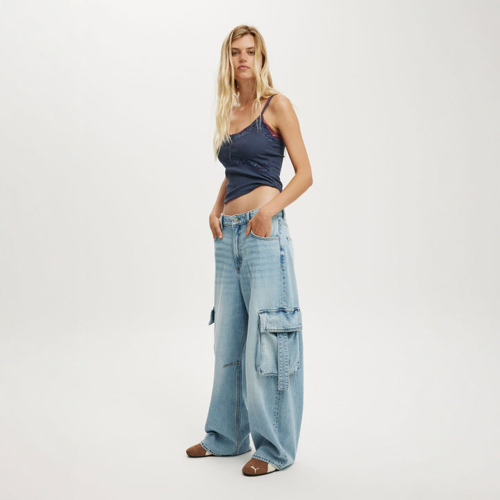 Women's casual wide-cut cargo jeans with practical pockets Lune London