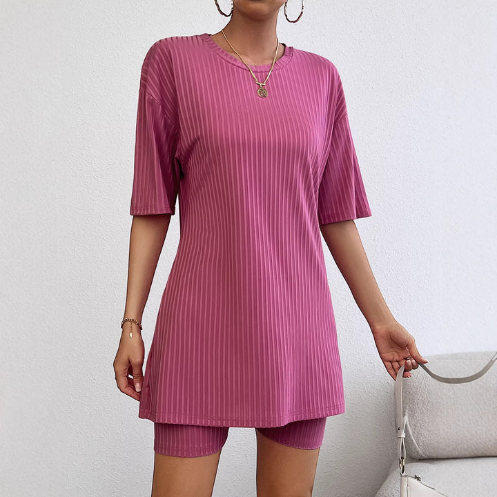 Women's short sleeve sports top and fashionable cycling shorts Chic & Stil