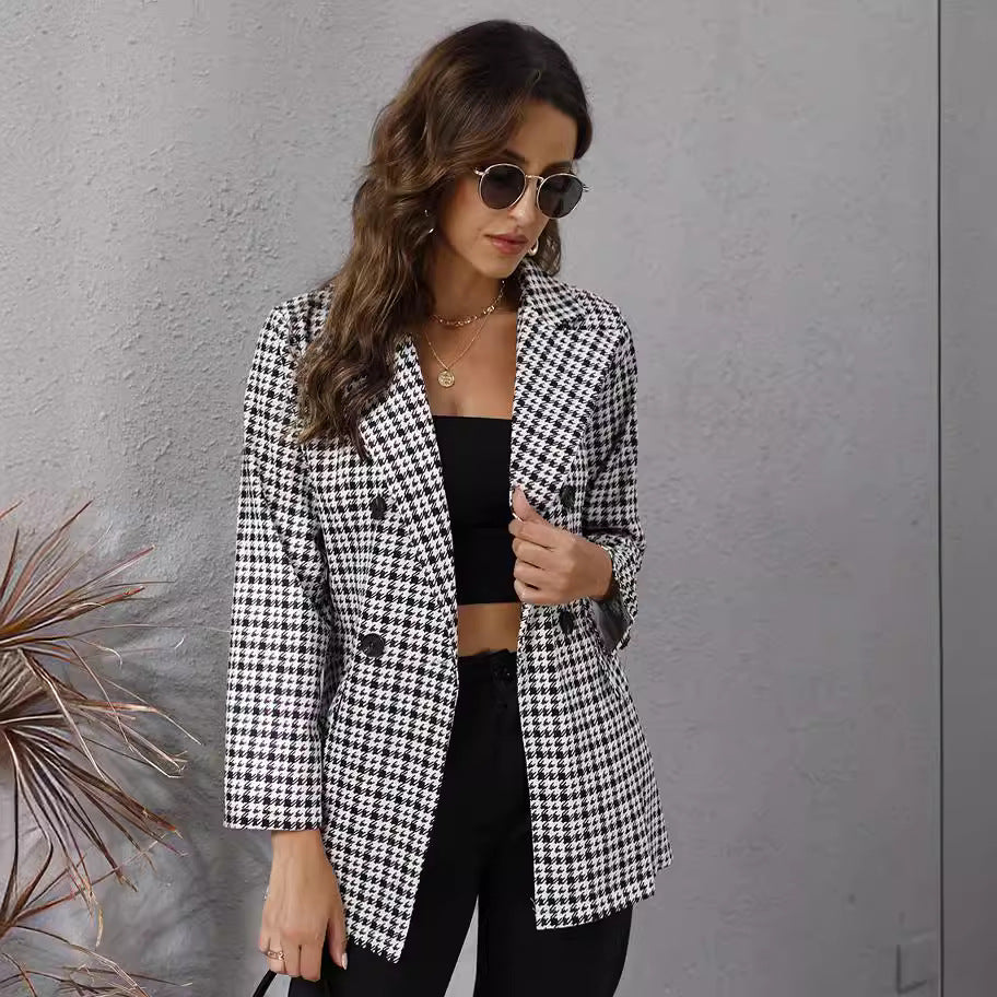 Elegant checkered blazer for women with double-breasted buttons Lune London