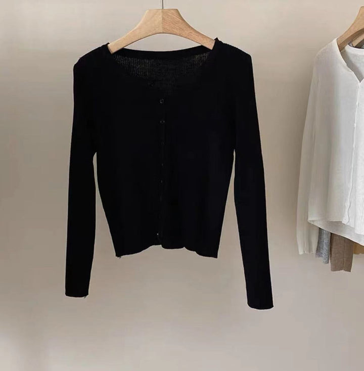 Fitted knit jacket for women with a stylish button closure and a fine ribbed structure Lune London