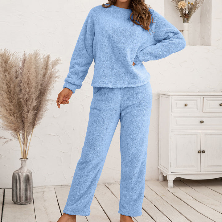 Cozy fleece pajama set for women with long sleeves and comfortable pants Lune London