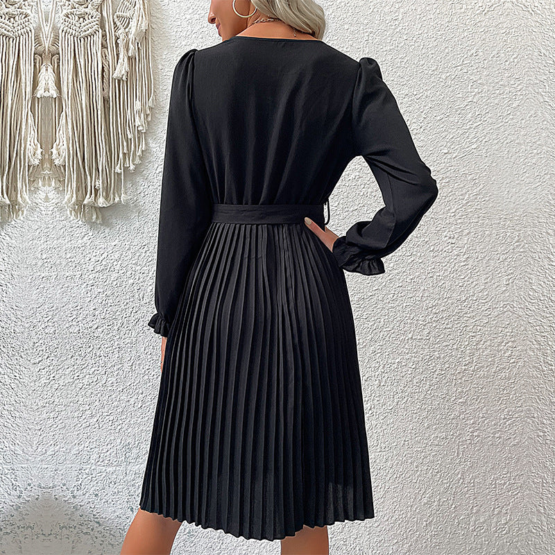 Robe portefeuille plissée pour femmes avec détails de boutons et ceinture à la taille Chic & Stil