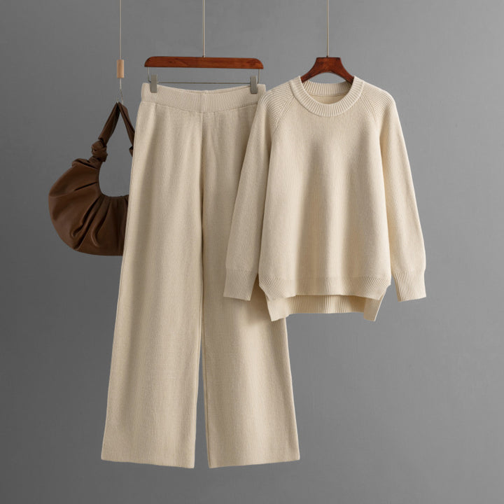 Casual knit lounge set for women with a loose top and comfortable pants Lune London