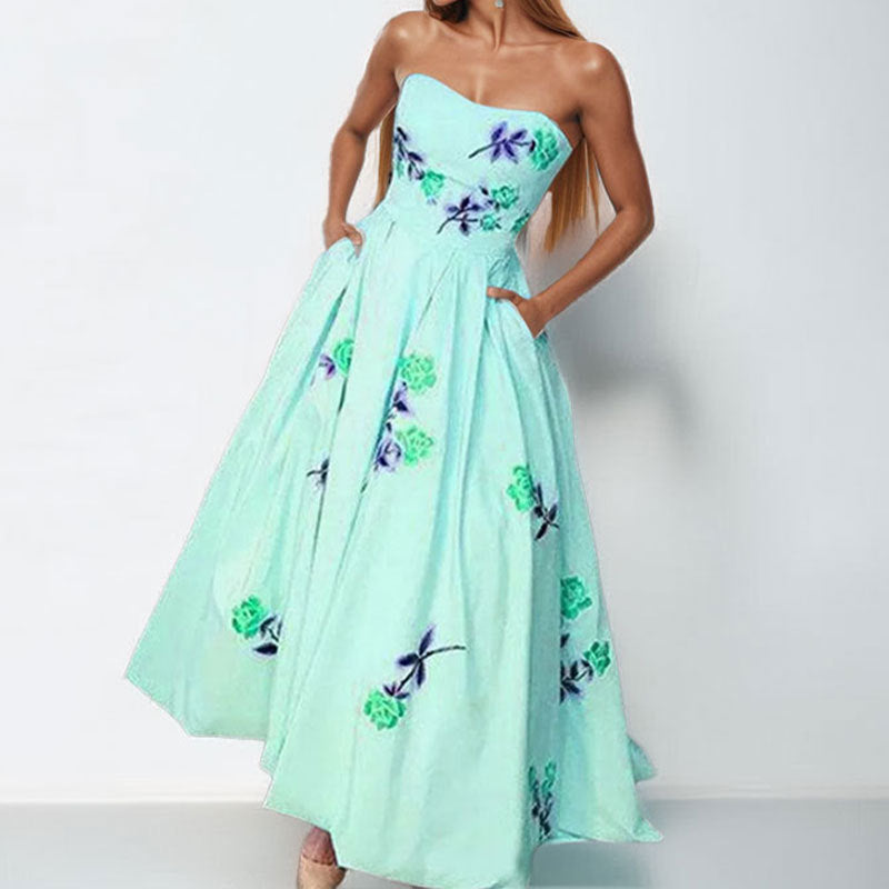 Robe maxi élégante sans bretelles pour femmes avec design floral et poches latérales Chic & Stil