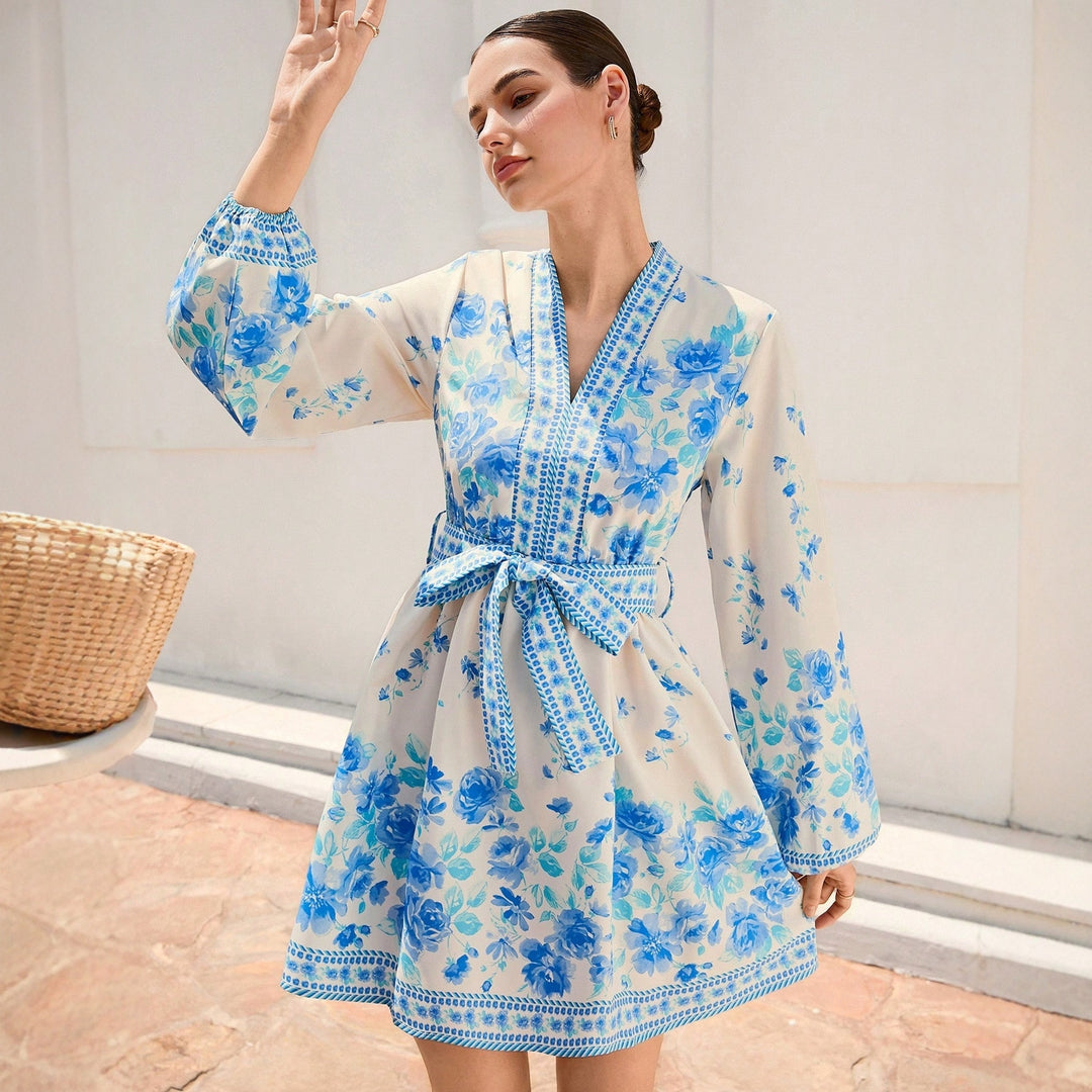 Women's dress with floral details and waist belt Lune London