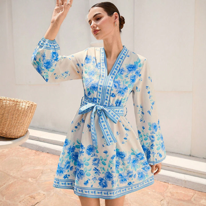 Women's dress with floral details and waist belt Lune London