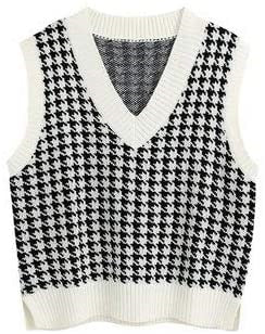 Knitted vest for women with a modern houndstooth pattern Lune London