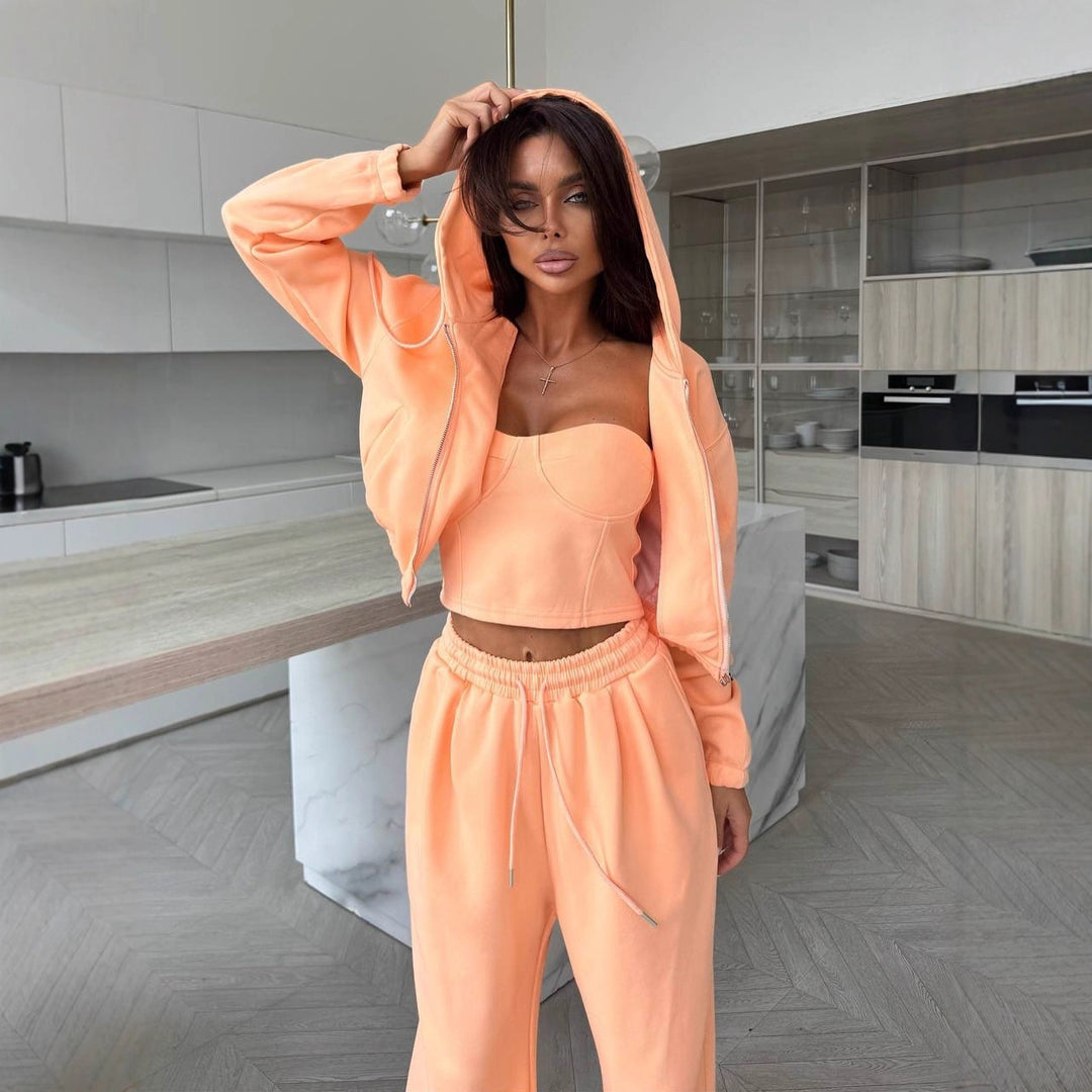 Lune London sporty-elegant lounge set for women with a cropped top and wide pants