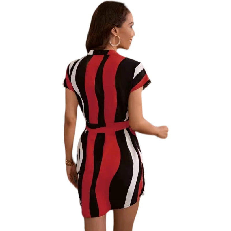 Women Elegant short dress with short sleeves and tie belt Lune London