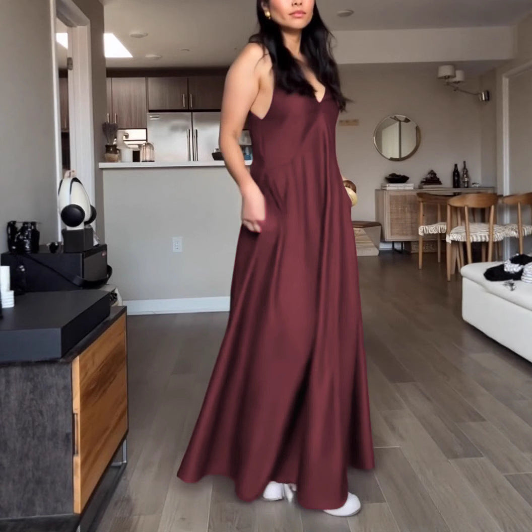 Maxi dress for women with an elegant V neck and practical pockets Lune London