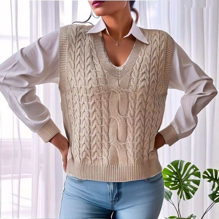 Knitted cardigan for women with traditional cable pattern Lune London