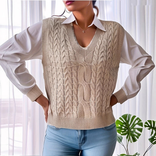 Knitted cardigan for women with traditional cable pattern Lune London