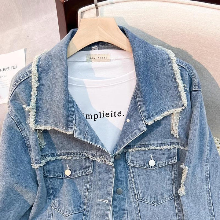 Veste en denim tendance pour femmes avec des détails effilochés Chic & Stil