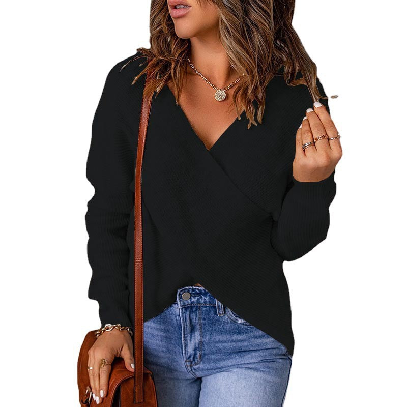 Casual pullover for women with deep V-neck and textured fabric Lune London