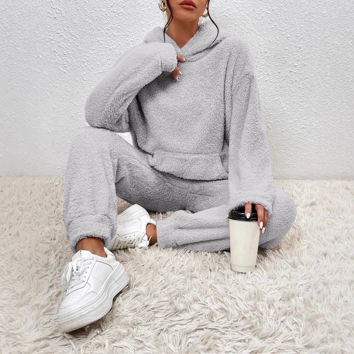 Women's fleece loungewear set with hood and pockets Lune London