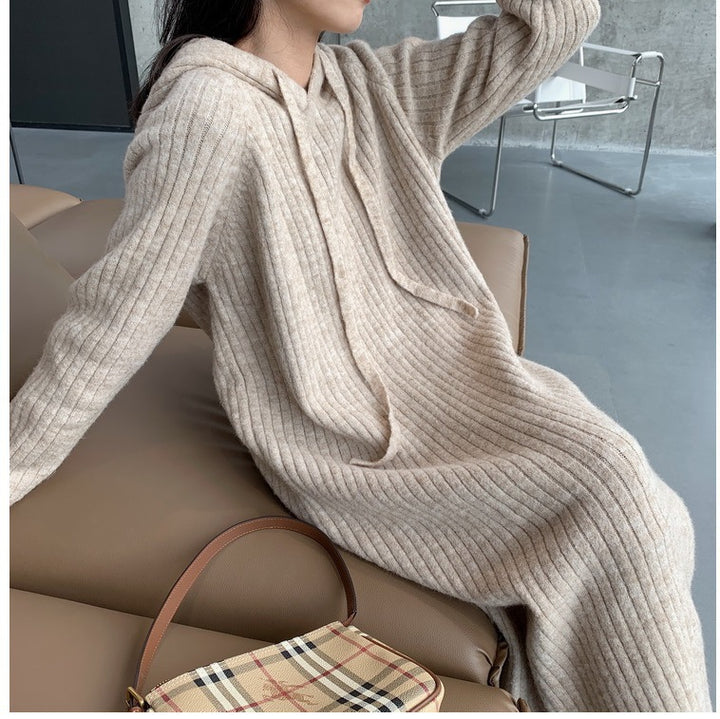 Pull long en tricot pour femmes avec capuche et fine structure en côtes Chic & Stil