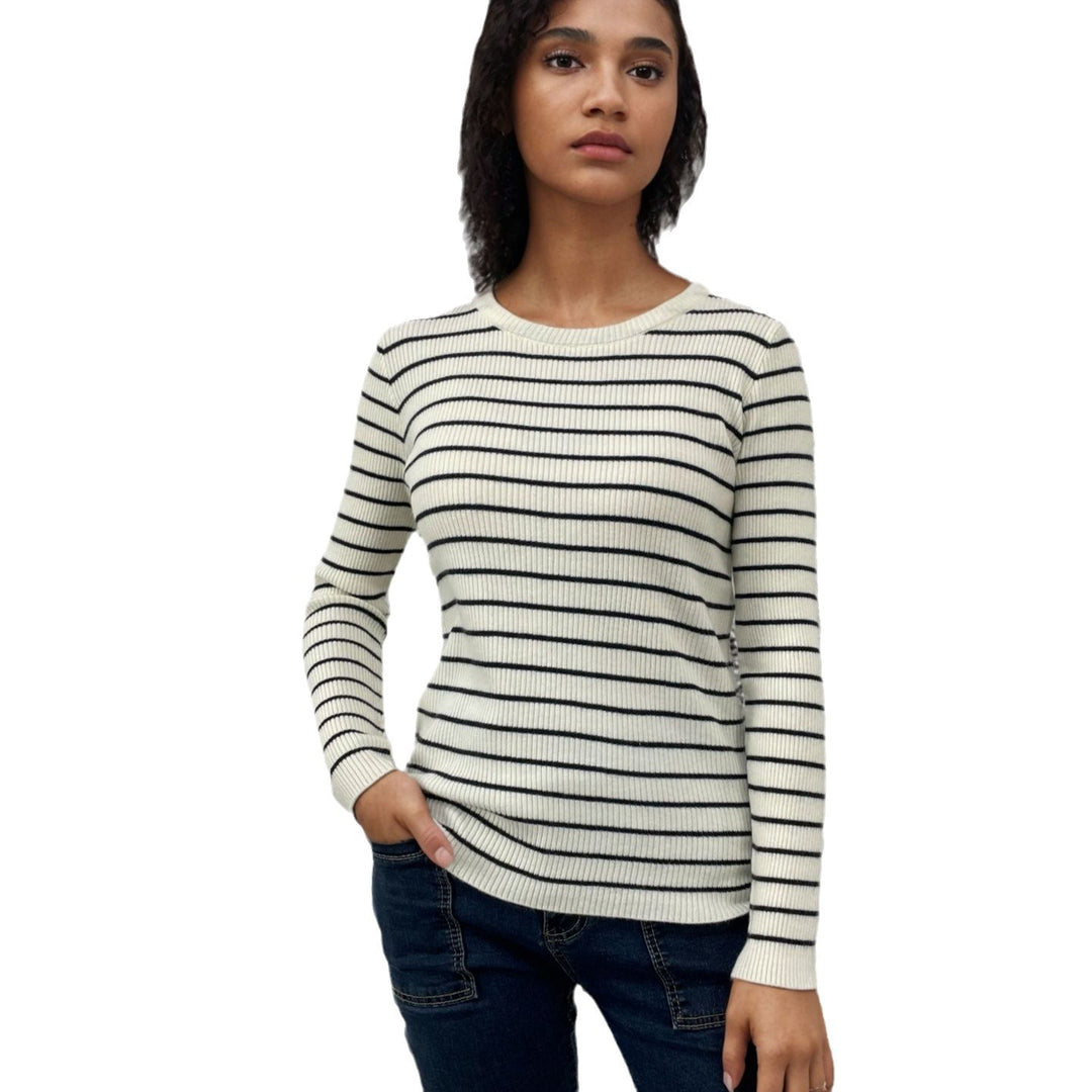 Casual knit sweater for ladies with long sleeves and a trendy striped pattern Lune London