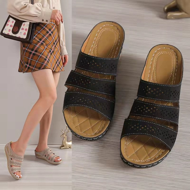 Comfortable ladies' sandals with separator straps, perforated straps, and an anatomical sole Lune London