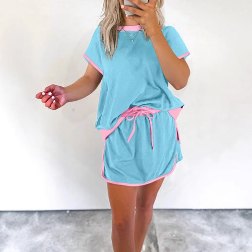 Women’s sporty lounge set with relaxed fit and contrasting details Lune London
