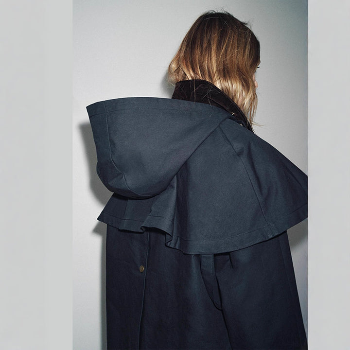 veste de randonnée imperméable pour femmes avec un design de capuche innovant Lune London