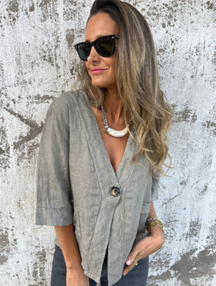 Lightweight linen jacket for women with three-quarter sleeves and Moon London button detail