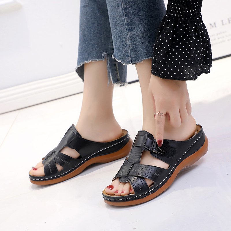 Women's strap sandals with a breathable upper material structure and a comfortable sole Lune London